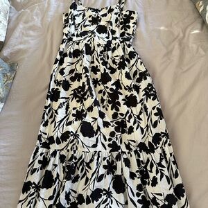 Evereve Black and White Smocked Top